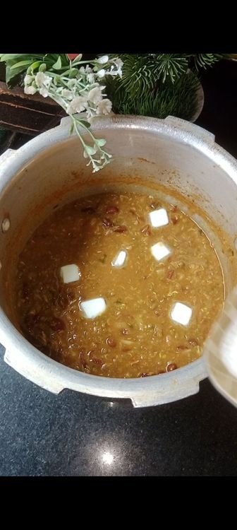 Step 1.1: Add white butter, cream and garnish some coriander leaves