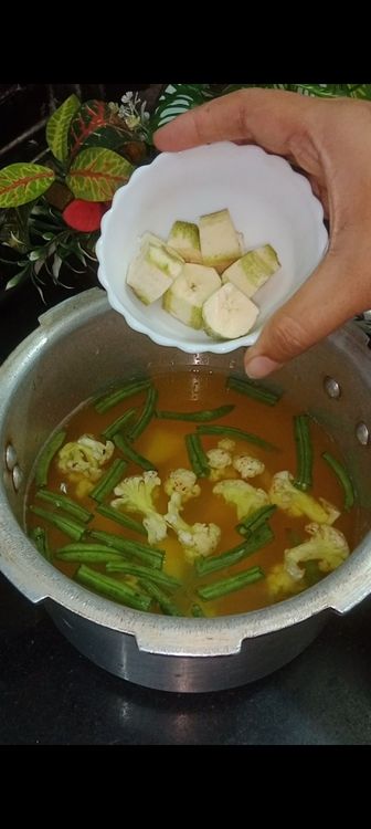Step 1.4: Add all the veggies one by one as mentioned in the ingredients section from french beans - tomato
