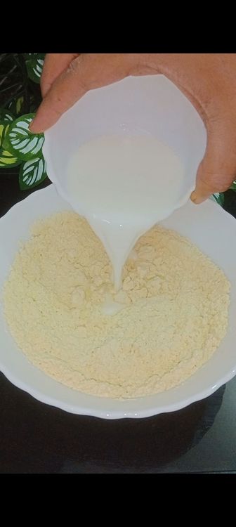 Step 1.2: In a bowl, mix besan and rice with milk to form a smooth batter