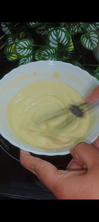 Step 1.3: In a bowl, mix besan and rice with milk to form a smooth batter
