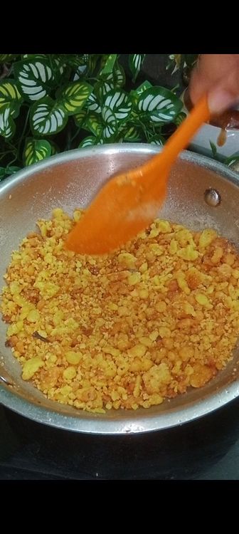 Step 3.2: Immediately add the fried boondi into the hot sugar syrup