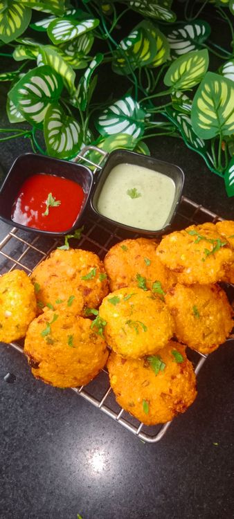 Step 2.2: Serve the Nagpuri Mix Dal Vadas hot with green chutney or tomato ketchup