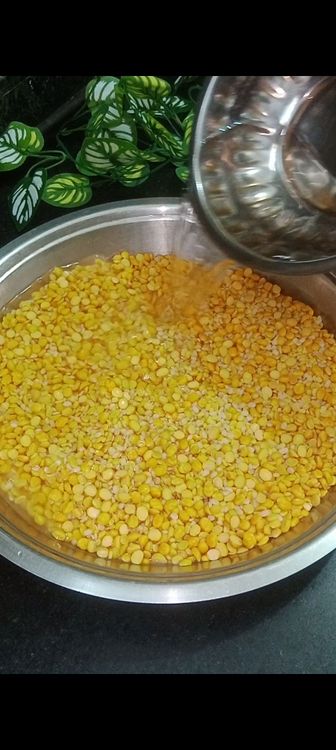 Step 1.4: Rinse and soak the chana dal, toor dal, moong dal, and urad dal together in water for 4-5 hours