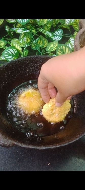 Step 2.1: Carefully drop the vadas into the hot oil