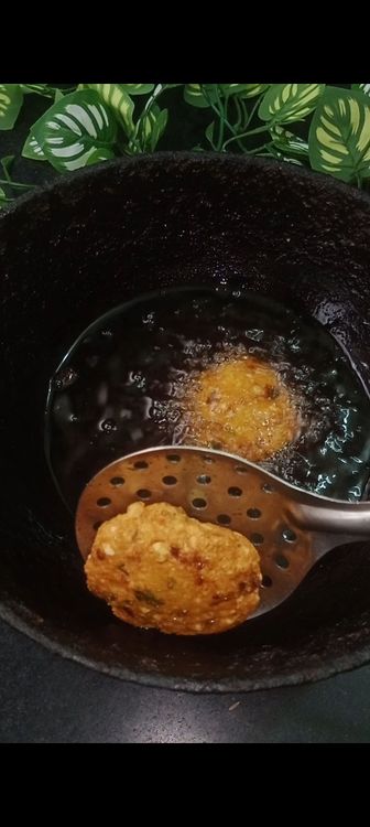 Step 2.3: Carefully drop the vadas into the hot oil