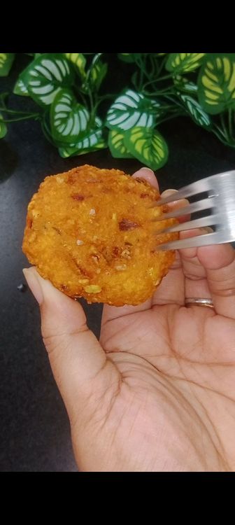 Step 2.1: Serve the Nagpuri Mix Dal Vadas hot with green chutney or tomato ketchup