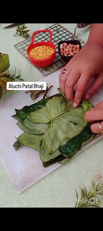 Step 1.3: Wash arbi leaves ( colocasia leaves) and keep aside