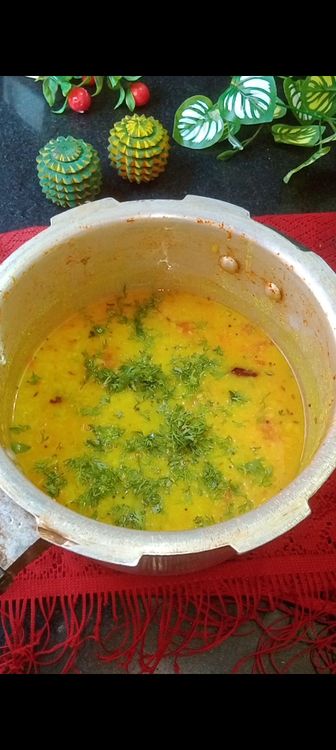 Step 3.3: Heat coconut oil, add mustard seeds, cumin seeds, crushed garlic pods , dry red chilli, few curry leaves and pinch of asafoetida