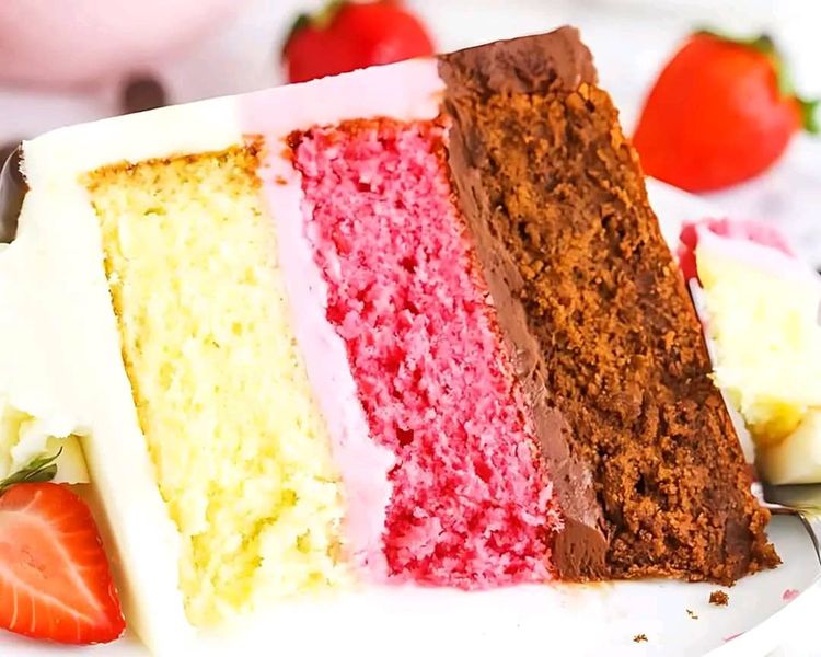 Neapolitan Cake with Frosting recipe