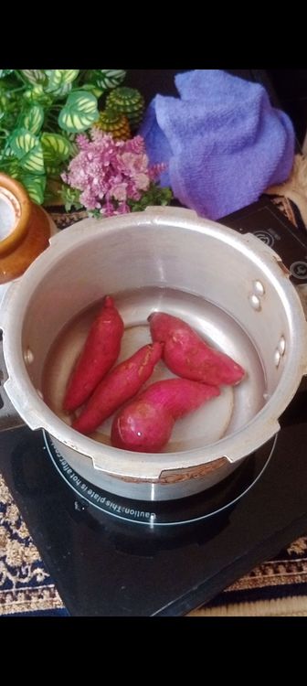 Step 1.2: Pressure cook washed sweet potatoes for 1 whistle