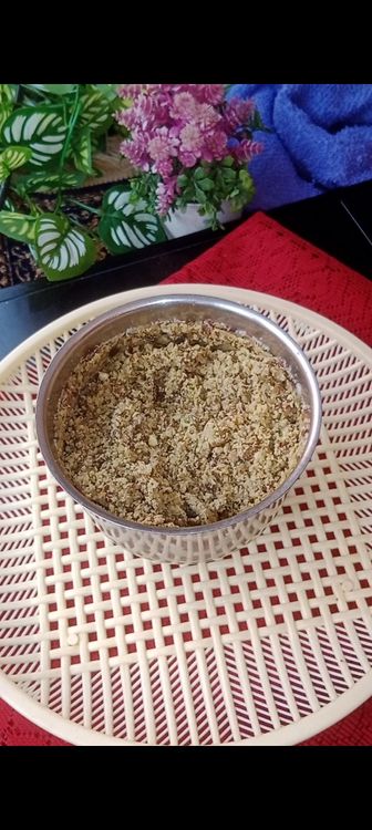 Step 1.4: In a mixie jar, add boiled kala chana, green Cardamom, cumin seeds, dry mango powder, green chillies, ginger and pinch of salt