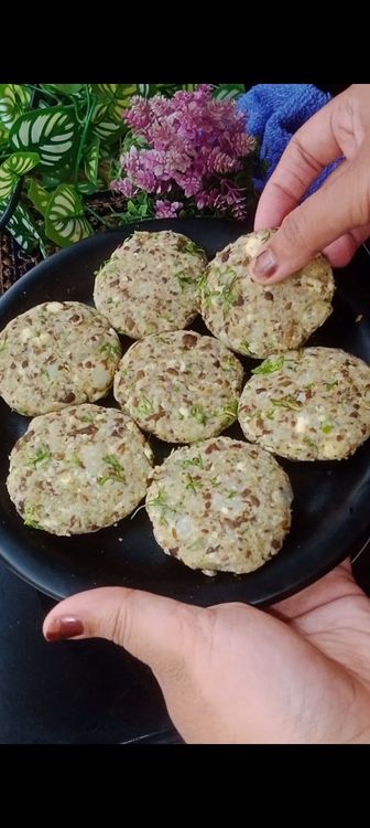 Step 1.2: Shape the mixture into 3 inch round cutlets