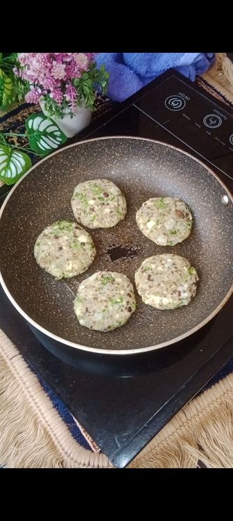 Step 1.2: Shallow fry in a flat pan with 1 tsp oil/ ghee on both the sides