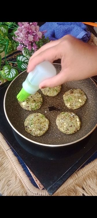 Step 1.3: Shallow fry in a flat pan with 1 tsp oil/ ghee on both the sides
