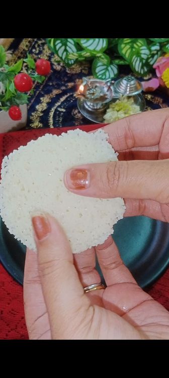 Step 1.1: Demould the idlis and serve hot with upwas ki chutney