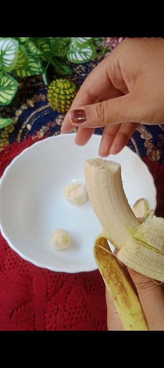 Step 1.1: Chop 2 ripe bananas randomly in a bowl