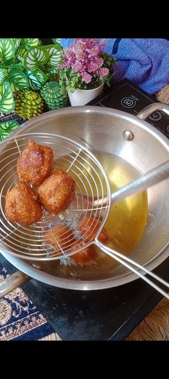 Step 1.4: Meanwhile, heat oil and check on the banana Modak mixture