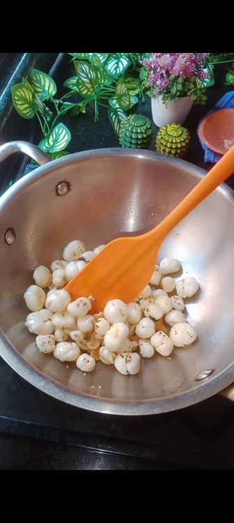 Step 1.3: In a wok , fry cashews with 1 tbsp ghee until golden brown