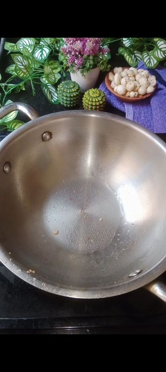 Step 1.1: In the same wok, add 1 tbsp water and 500 ml full cream milk