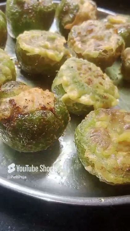 Step 1.3: Put the stuffing in the capsicum , dip in the besan batter and deep fry the capsicum