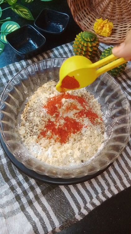 Step 1.1: In a bowl, sieve and add 2 cups of rice flour 1/4 cup roasted gram flour, 1/2 tbsp crushed pepper, 1/2 tbsp sesame seeds, 1/2 tbsp soaked urad dal (soaked for 30 min) , 1/4 tbsp salt and 1/4 tbsp red chilli powder
