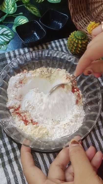 Step 1.2: In a bowl, sieve and add 2 cups of rice flour 1/4 cup roasted gram flour, 1/2 tbsp crushed pepper, 1/2 tbsp sesame seeds, 1/2 tbsp soaked urad dal (soaked for 30 min) , 1/4 tbsp salt and 1/4 tbsp red chilli powder