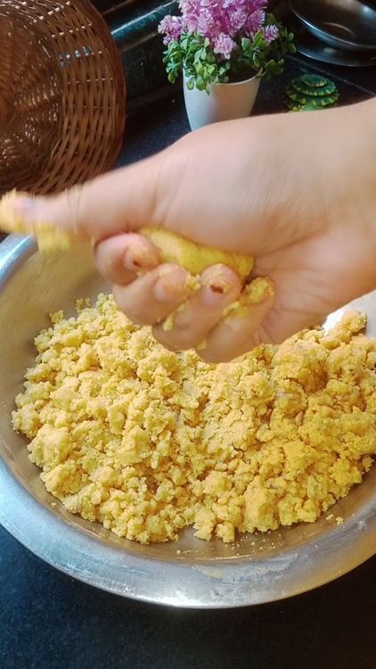 Step 1.1: Take small portions and shape them into round ladoos by pressing them between your palms