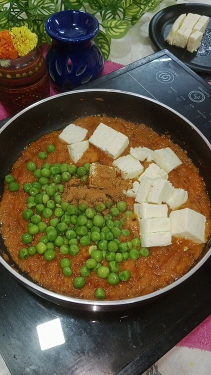 Step 1.1: Add green peas and paneer with biryani masala
