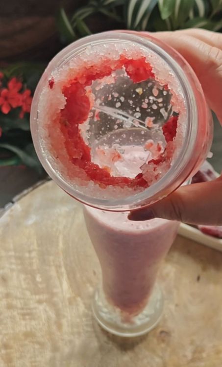 Step 1.1: In another bowl, mix 3 tablespoons of Gond Katira with 2 frozen strawberries to create a strawberry crush