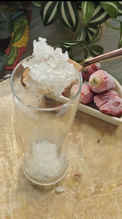 Step 2.1: Pour 3 tablespoons of Gond Katira at the bottom of a glass