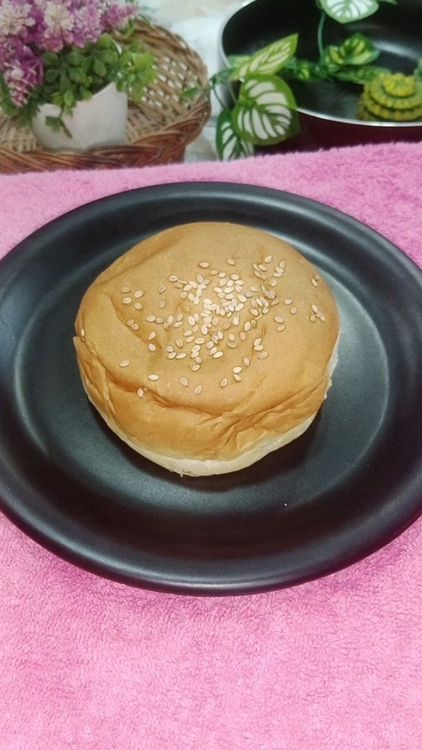 Step 1.1: Place a burger bun on plate