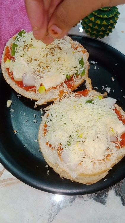 Step 1.2: Spread grated cheese over the veggies and sprinkle some mix herbs