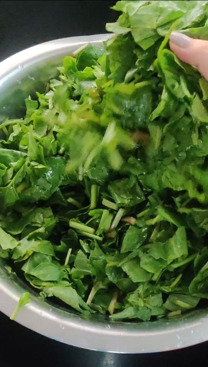 Step 1.1: Wash and roughly chop the spinach