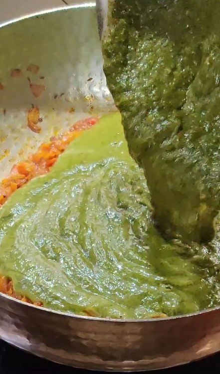 Step 3.1: Add the spinach puree to the pan and cook for two minutes
