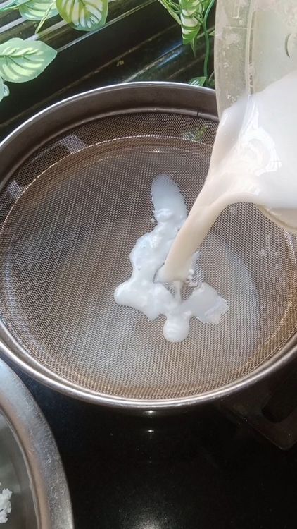 Step 2.1: Once the butter separates, you’ll notice a liquid (buttermilk) at the bottom