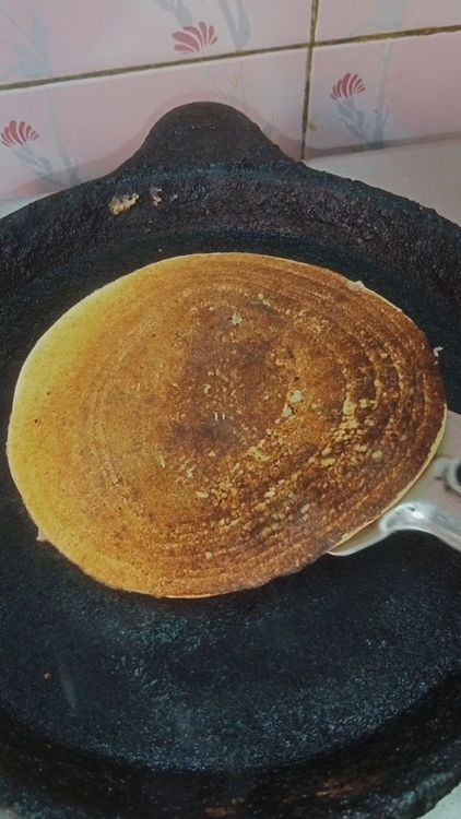 Step 1.1: Let the onion caramelize for 1-2 min and flip again