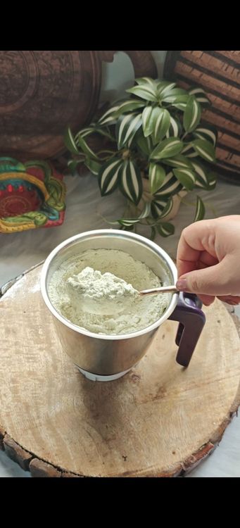 Step 1.2: Grind saunf, dhaga mishri, green cardamom, and black peppercorns in a mixer until finely powdered
