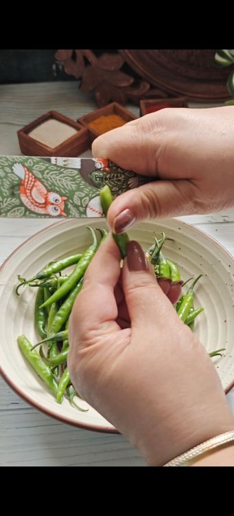 Step 1.1: Wash and dry the green chillies
