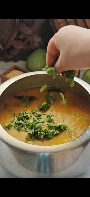 Step 3.1: Garnish with fresh green coriander leaves