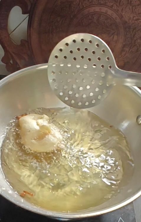 Step 1.2: Start frying the pua one by one