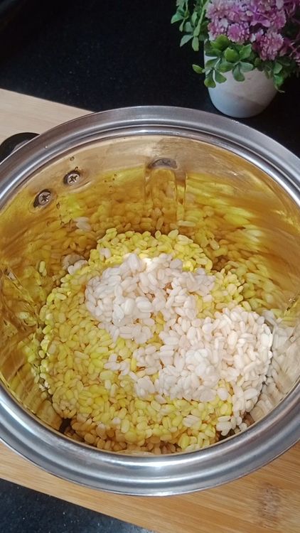 Step 1.1: Wash and Soak moong dal and urad dal separately for 30 min