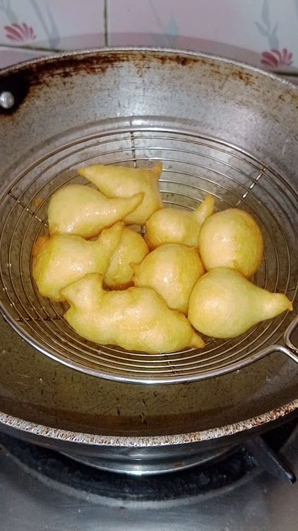 Step 1.2: Add salt and turmeric to the batter