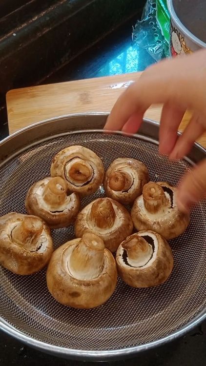 Step 1.1: Strain the mushrooms and place them under sunlight for 2-3 hours, preferably between 1-4 pm for better results