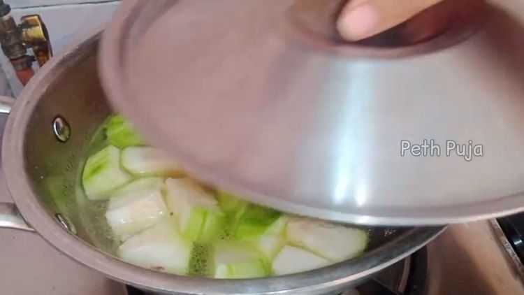 Step 1.1: Add 2 cups of water and simmer for 5 minutes