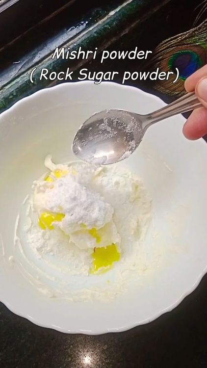 Step 2.2: Add sugar powder and saffron milk to the collected makhan
