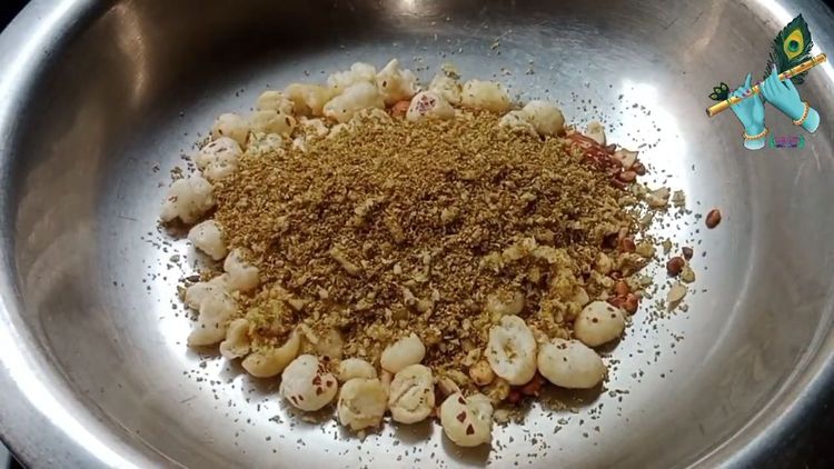 Step 1.1: Combine the roasted ingredients with the freshly ground coriander powder