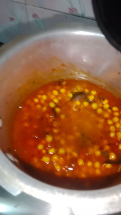 Step 2.1: Pour in 4 cups of water or adjust according to your desired thickness