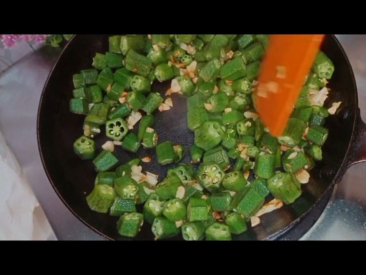Step 1.1: Add the chopped ladies finger and toss for 3-4 minutes