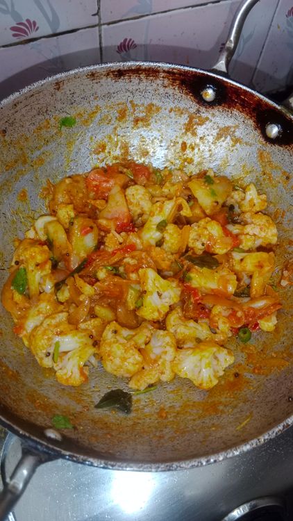 Step 1.2: Once the oil separates and the tomato moistens completely, add diced boiled potato and blanched cauliflower florets