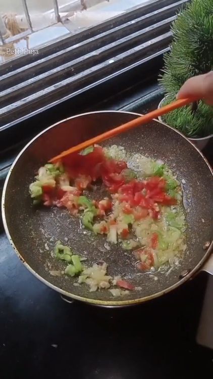 Step 3.2: Add finely chopped capsicum and tomato